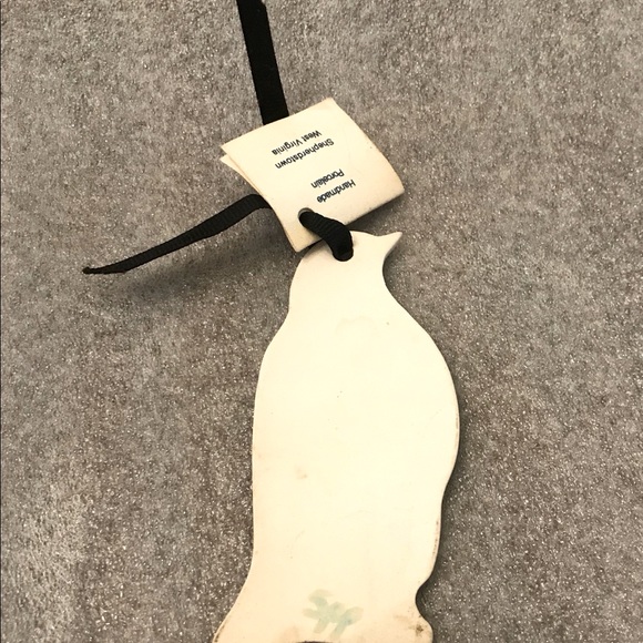 PENGUIN ORNAMENT. HAND MADE OF PORCELAIN. Penguin is in excellent condition. - Picture 3 of 6